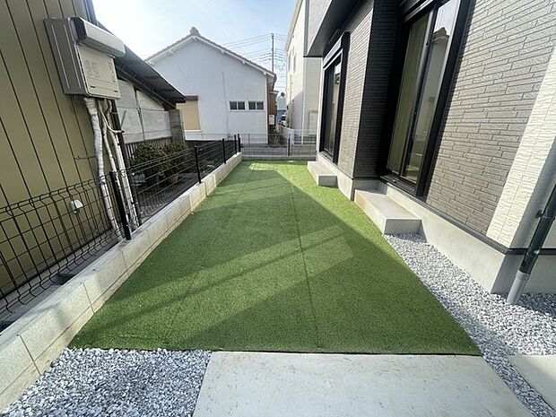 心地よい広がりを感じる、緑豊かなプライベート空間。