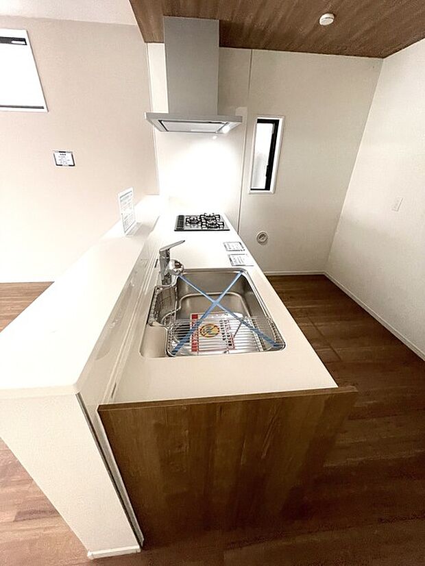 オープンキッチン　料理を作りながら子供の様子をみれます