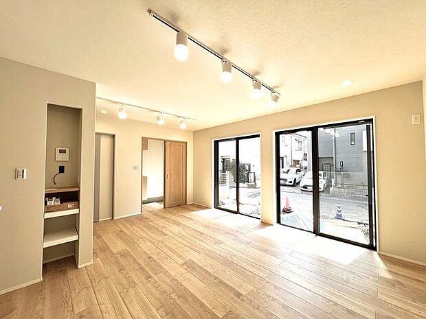 朝から日差しいっぱい、 早起きしたくなるLDK。