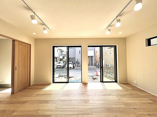 リビングは家具の配置も思いのまま。自由度が高い設計です。 