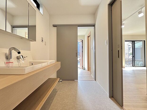 動線を考えた間取り、玄関からすぐに手を洗いに行けます。