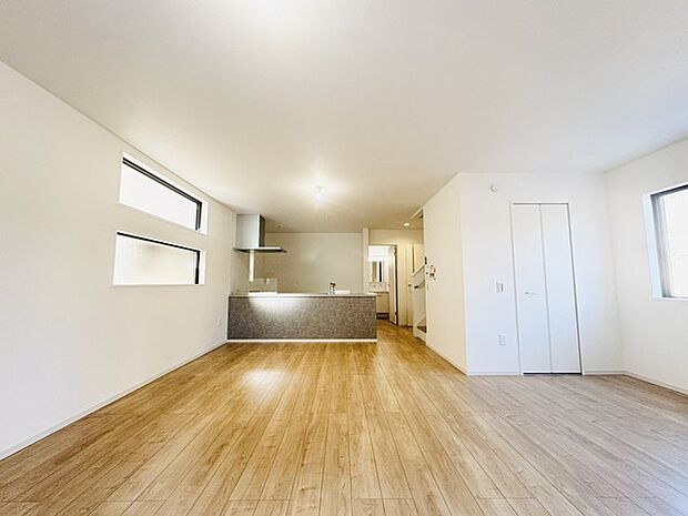 家族が自然に集りそうな広さが魅力のLDK。