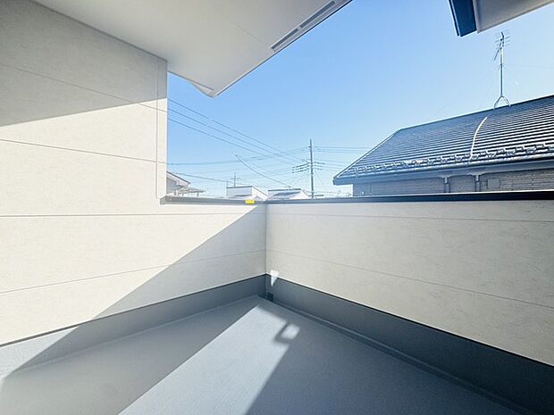 ゆとりの広さを確保したバルコニー。お布団を干すのも、この広さならラクラク。
