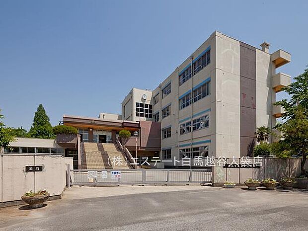越谷市立西方小学校（240m）