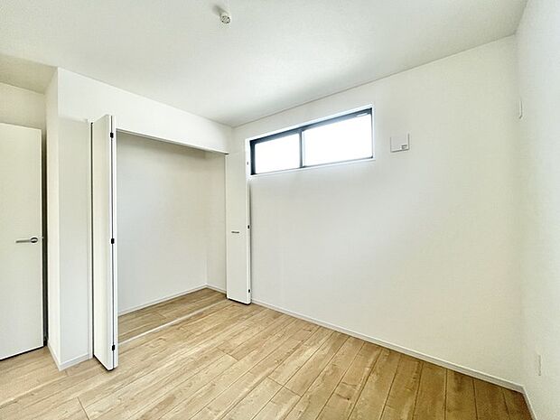 木の温もりを感じる、広々とした空間が広がります。
