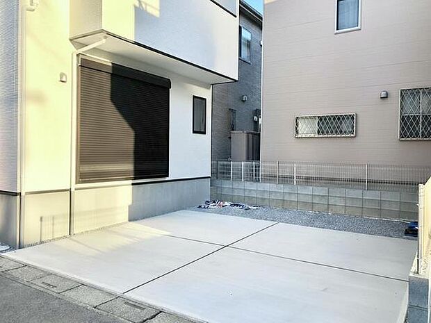 セカンドカーにも便利、駐車2台可の敷地。