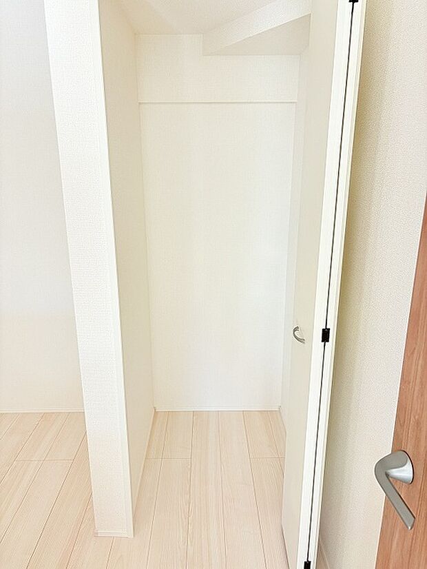 キッチン横の収納