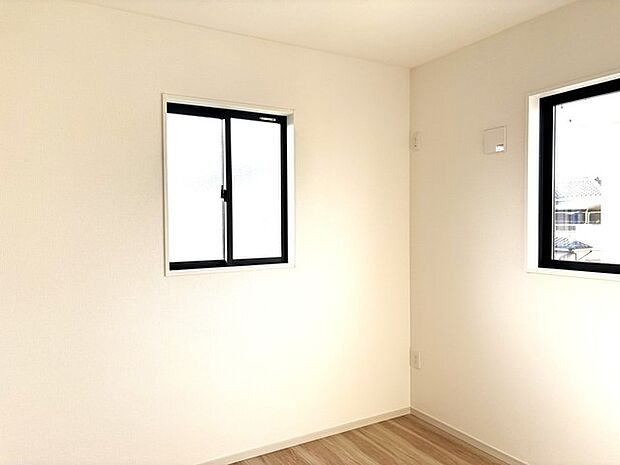 整然とした空間に、清々しい採光が心地よいひとときを演出。