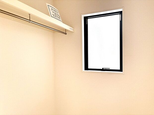 清潔感あふれる空間に、心地よい採光が満ちています。