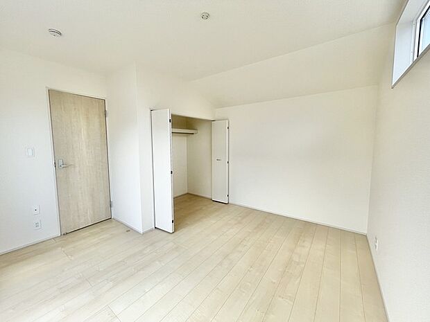 完成物件ですから、実際の生活イメージがつかめます。まずはごゆっくり見てみてください。 開放感あふれる広々とした空間で、心地よいひとときを