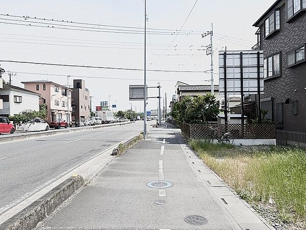 穏やかな街並みが広がる、日々の暮らしに寄り添う落ち着いた周辺環境が魅力です。
