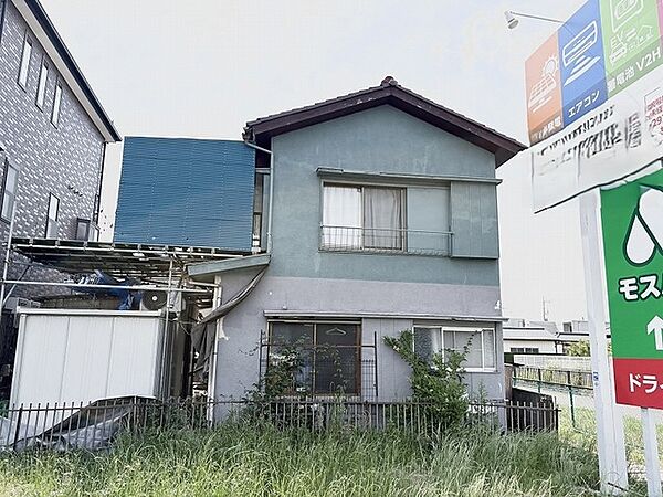 どこか懐かしさを感じさせる佇まいが、穏やかな時の流れと暮らしの風情を伝えてくれます。