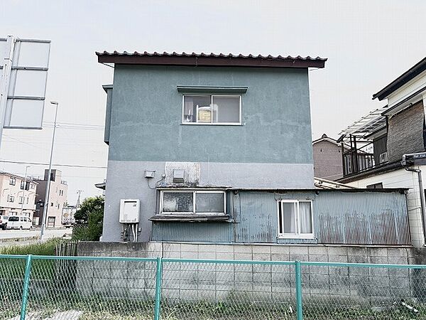 街並みに静かに馴染む、落ち着いた佇まいが日々の暮らしに穏やかなひとときをもたらしてくれます。