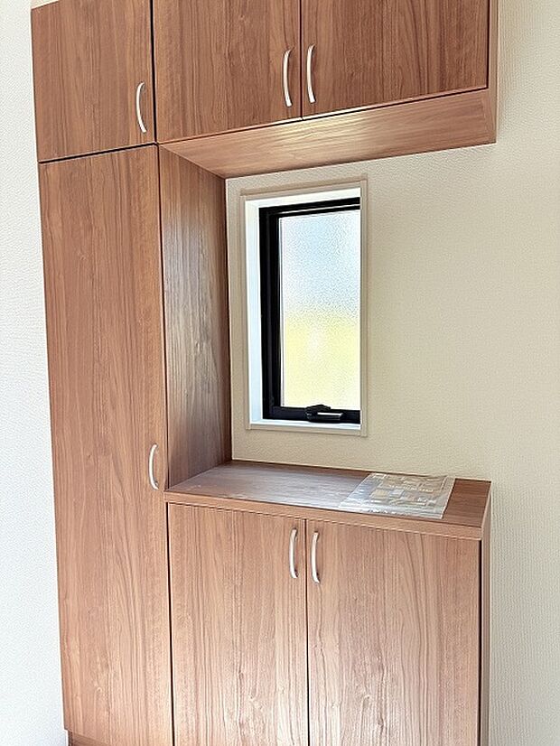 木目調の玄関下足入れ