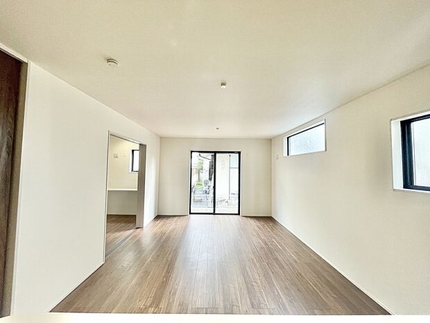 料理をしながらでも、ご家族との会話を楽しめる対面キッチン。 