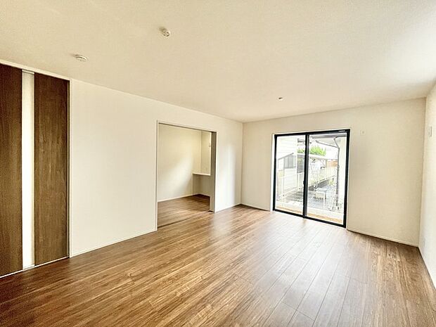 お子様にとっていいお昼寝空間になる洋室は、ぜひリビングのお隣で。 