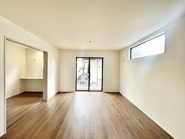 南側に大きな窓を配置、明るいリビングが出来ました。 