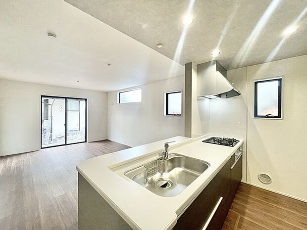 対面キッチンがご家族の温かい時間を演出。 