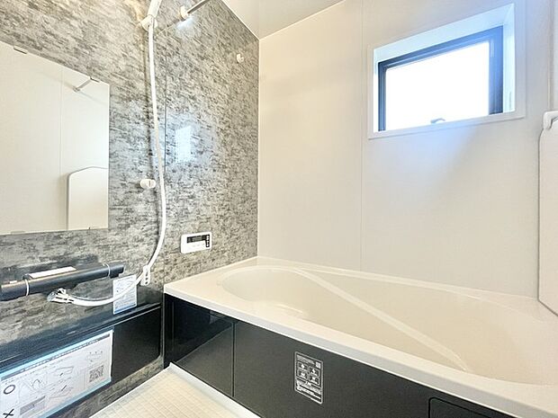 一日の疲れを癒す浴室は、広々1坪以上。 