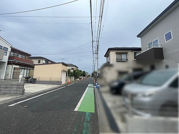 駐車が苦手な方にも嬉しい、前面6ｍ道路に面した住まい。 