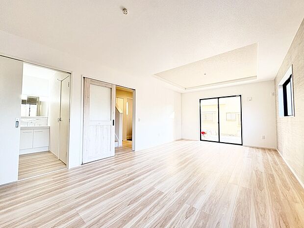 ご家族みんながゆったりくつろげる広々リビング。