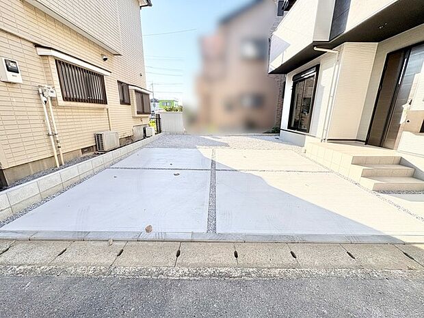 セカンドカーにも便利、駐車2台可の敷地。
