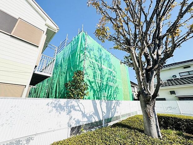 車通りの少ない閑静な住宅地、のびのびした子育てに適します。 