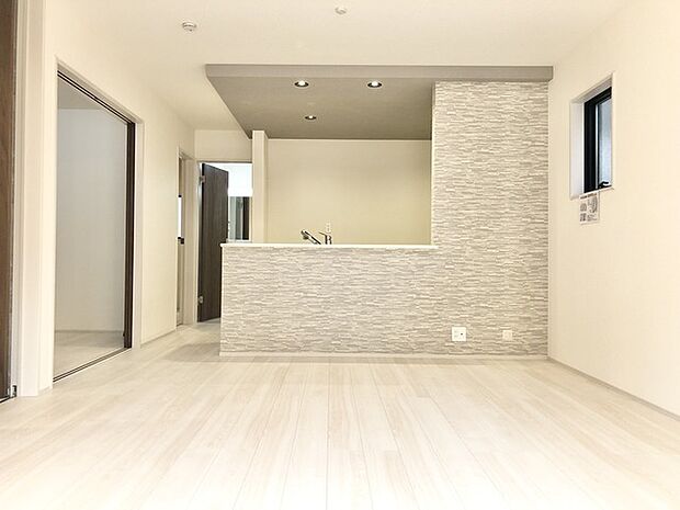 ご家族みんながゆったりくつろげる広々リビング。 