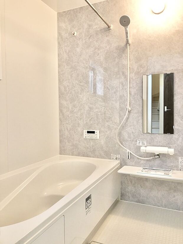 1坪広さを設けた浴室でゆったりバスタイム。 