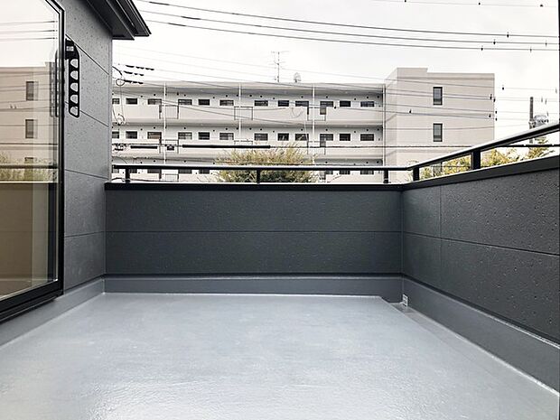 開放感のあるルーフバルコニー