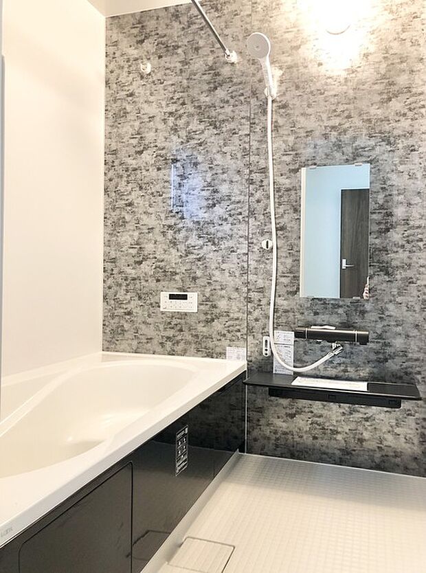 1坪広さを設けた浴室でゆったりバスタイム。 