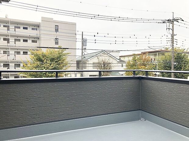 開放感のあるルーフバルコニー。