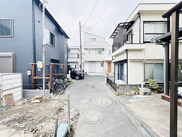 幅員こそやや狭くても、その分交通量が少なくて安心。