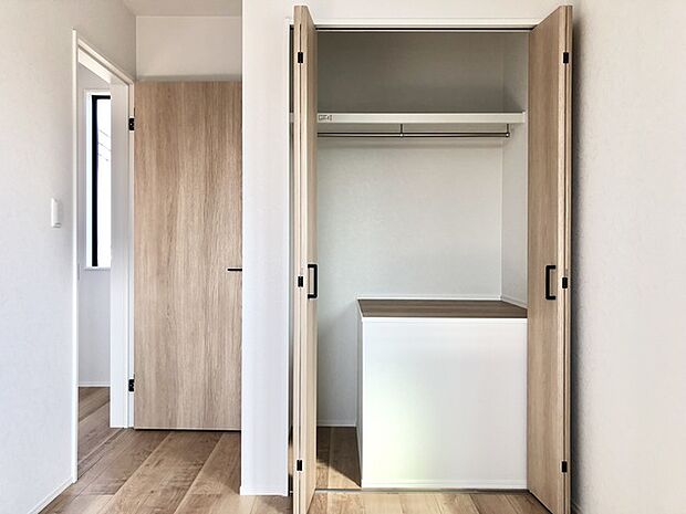 部屋ごとに設けた収納は、住みやすさへのこだわり。