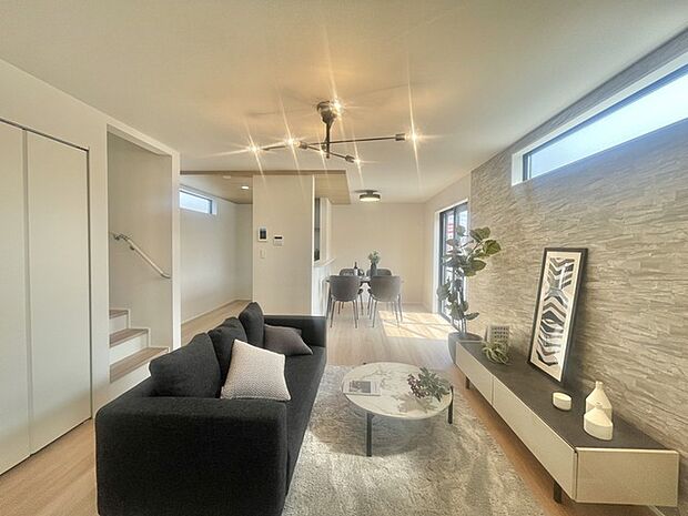 リビング空間にこだわりたい方に、見ていただきたい住宅です。 温もりと洗練が調和する、心地よい暮らしの空間