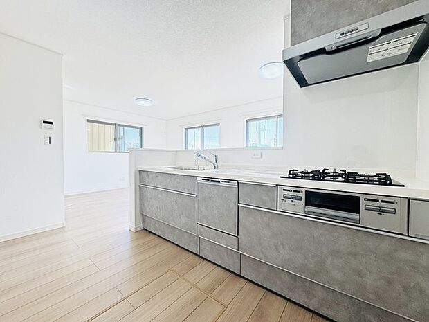 快適な新生活を迎えられそうな、新品のキッチンです。 