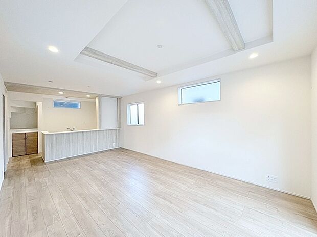 大画面ＴＶの配置も可能なワイドリビングは約19帖。 