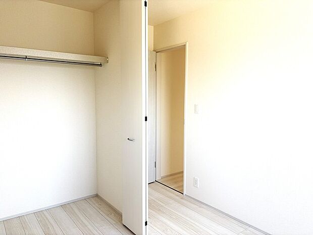 柔らかな自然光が広がる、心地よい空間