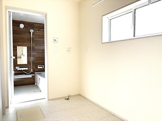 温かみのある光が広がる、心地よい空間