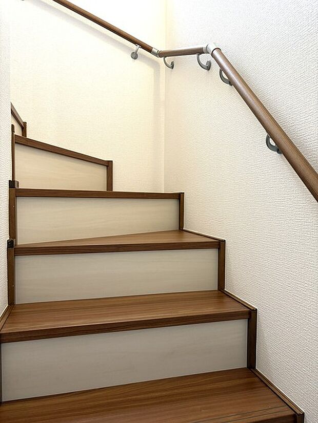 1階から2階への階段室