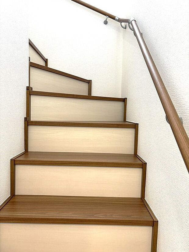 2階から3階への階段室