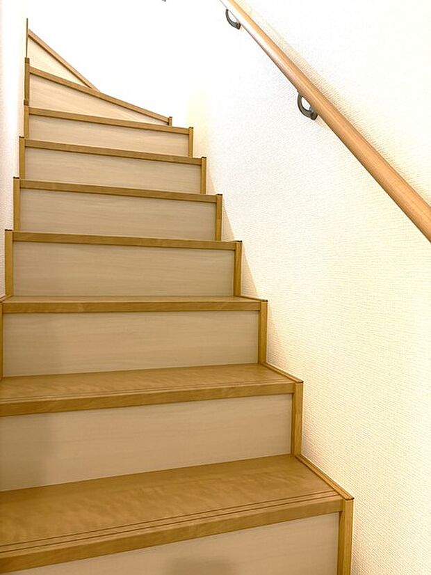 1階から2階への階段室