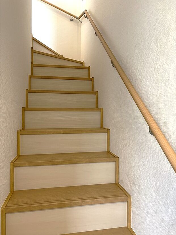 2階から3階への階段室