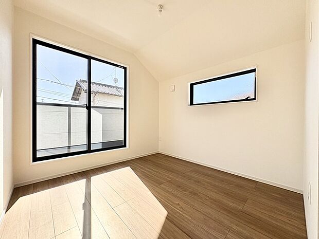 広々バルコニーから、たっぷり太陽の恵みが得られます。