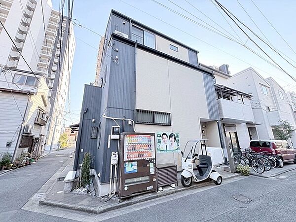 幹線道路から1本入った現地は、想像以上に静かに感じられます。