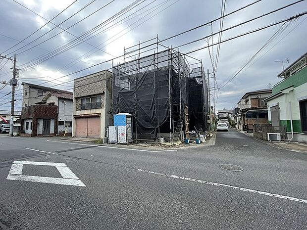 南道路に面した住まいは、お客様の自慢になるかも知れません。 現地外観