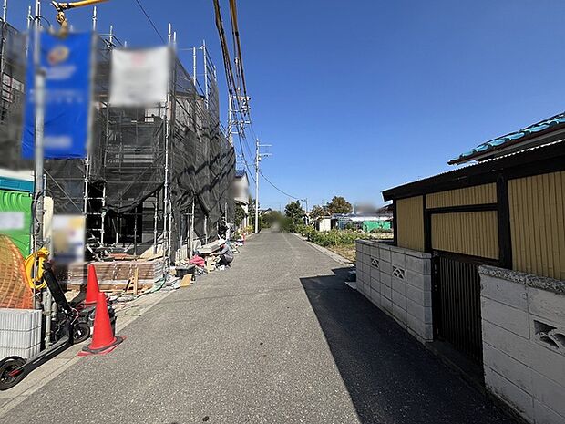 駐車が苦手な方にも嬉しい、前面6m道路に面した住まい。