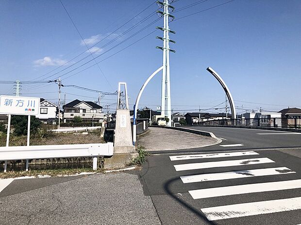 新方川に架かる廣橋。(500m)