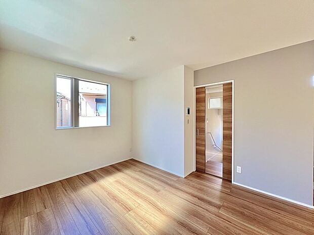 たっぷりの陽光と、心地よい風が舞い込みます。