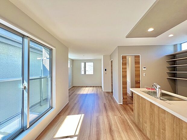 リビングは家具の配置も思いのまま。自由度が高い設計です。